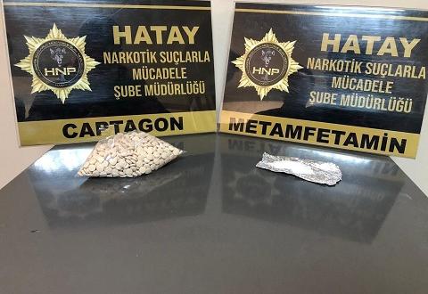 Polisten kaçan motosikletten atılan poşetten uyuşturucu çıktı