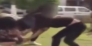 Kızların tekme tokat kavgası kameraya yansıdı