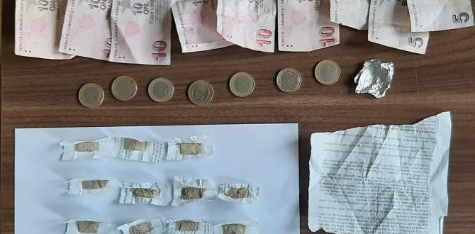 Polisi gördü kaçarken yakalandı, üzerinden uyuşturucu çıktı