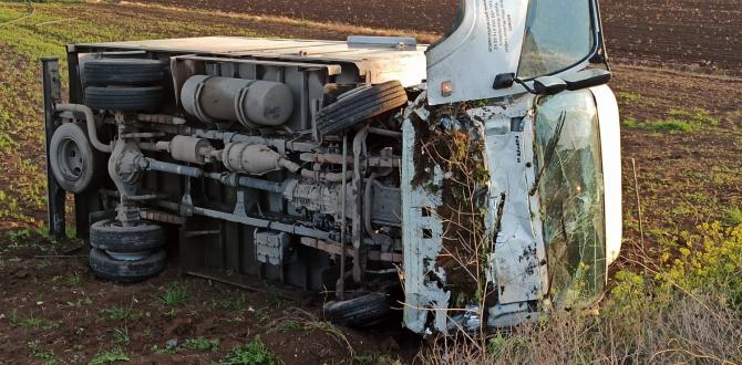 Hatay’da yağ dolu kamyonet devrildi: 3 yaralı