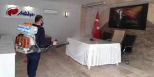 ANTAKYA’NIN MUHTELİF ALANLARI DEZENFEKTE EDİLİYOR