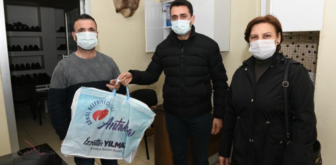 BAŞKAN YILMAZ’IN SELAMLARI İLE ESNAFA HİJYEN PAKETLERİ HEDİYE EDİLDİ