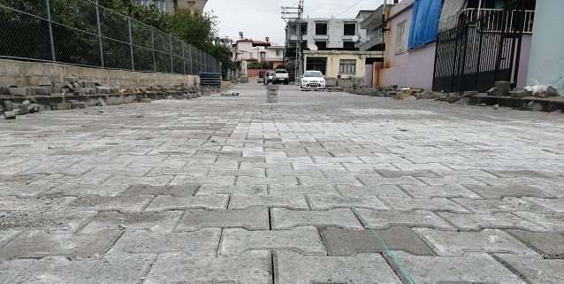 SAMANDAĞ BELEDİYESİ YOL YAPIM ÇALIŞMALARINI SÜRDÜRÜYOR