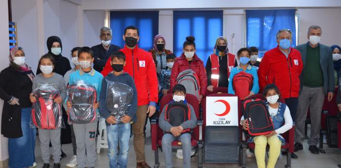 Kırıkhan’da öğrencilere kırtasiye ve hijyen seti dağıtıldı