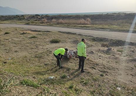 Polisin ‘dur’ ihtarına uymadı motosikleti bırakıp kaçtı