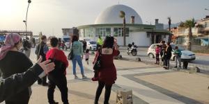 Denizde kaybolan çocuğu polisler buldu