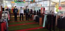 İhtiyaç sahipleri için giysi sergisi