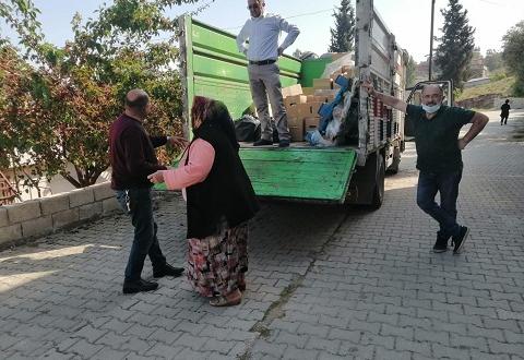 Hatay’da bir muhtar zenginden alıp fakire veriyor