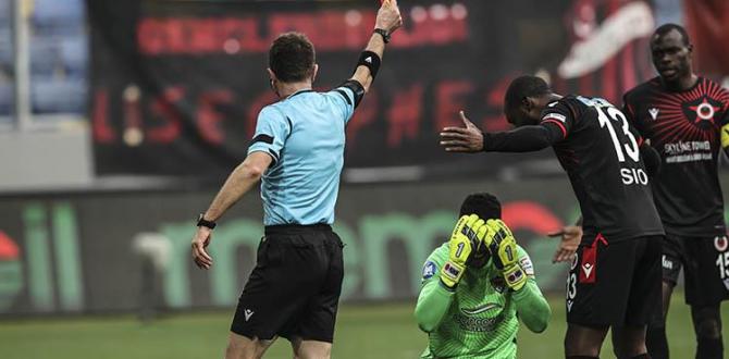 Süper Lig’de kırmızı kart görmeyen takım kalmadı: 10 kırmızı kartla Hatayspor birinci sırada!