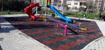 PARKLARDA KAUÇUK ZEMİN KAPLAMA ÇALIŞMALARI
