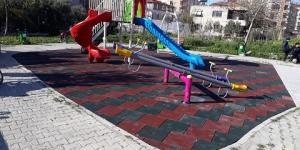 PARKLARDA KAUÇUK ZEMİN KAPLAMA ÇALIŞMALARI