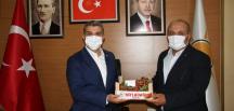 Aşkar’dan Yeşildal’a çilekli ziyaret