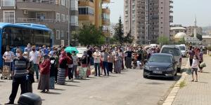 Hatay’da pazarcı esnafı 20 ton sebzeyi ücretsiz dağıttı