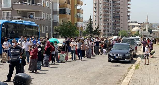 Hatay’da pazarcı esnafı 20 ton sebzeyi ücretsiz dağıttı