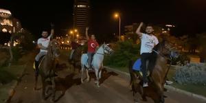 İsrail’i at üzerinde protesto ettiler