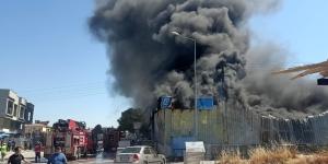 Hatay’da izolasyon satılan bir iş yerinde yangın çıktı