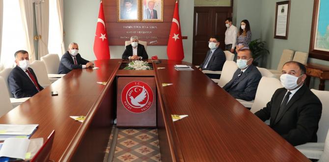 Hatay Valiliği’nde Reyhanlı için hizmetler değerlendirildi