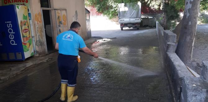 ANTAKYA BELEDİYESİ EKİPLERİ KISITLAMA DÖNEMİNDE YIKAMA ÇALIŞMALARINI SÜRDÜRDÜ