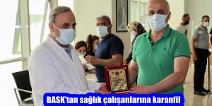 BASK’tan sağlık çalışanlarına karanfil