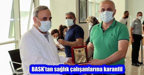 BASK’tan sağlık çalışanlarına karanfil