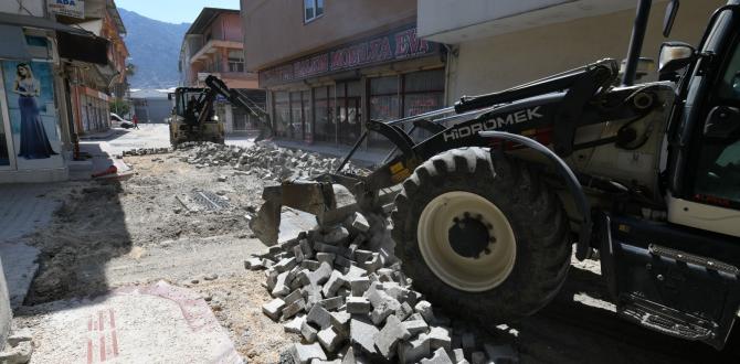 KIŞLASARAY, GÜLLÜBAHÇE VE HARAPARASI MAHALLELERİNDE YOLLAR SÖKÜLMEYE BAŞLADI