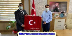 TÜGŞAV’dan kaymakamlara anlamlı hediye