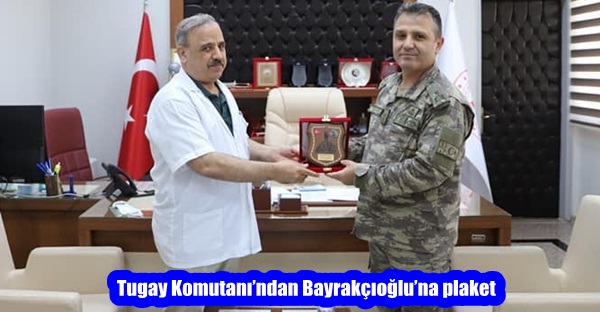 Tugay Komutanı’ndan Bayrakçıoğlu’na plaket