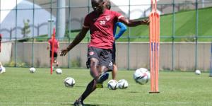 Sackey Sözleşmeyi Uzattı