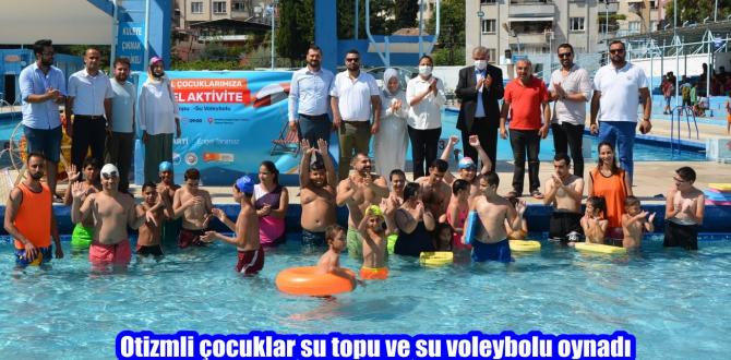 Otizmli çocuklar su topu ve su voleybolu oynadı