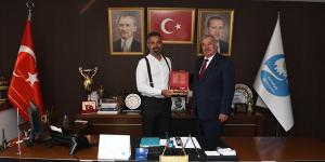 Ünlü Şarkıcı Turgay Başyayla’dan Başkan Yılmaz’a ziyaret