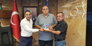 Başkan Bolat’a hizmet plaketi