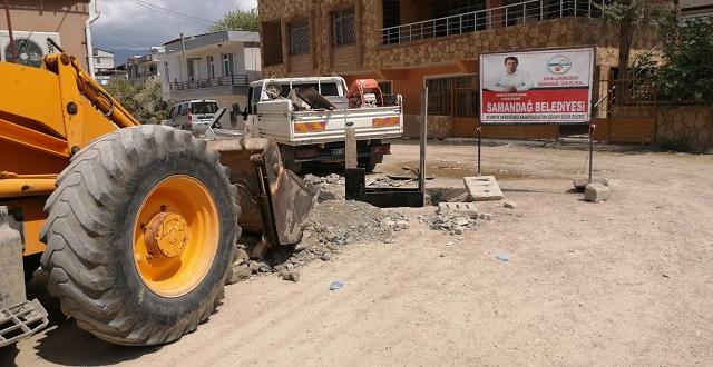 Samandağ Belediyesi çalışmalarını sürdürüyorlar