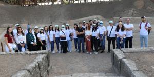 EXPO gönüllüleri Tell Açana Höyüğü’nü ziyaret etti
