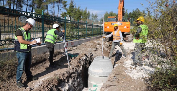 Yayladağı’nda yeni tesis ve altyapıda çalışmalar sürüyor