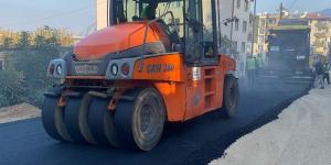Defne sokaklarında beton asfalt serimi sürüyor