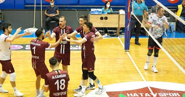 Hatayspor Voleybol takımı deplasmanda galip