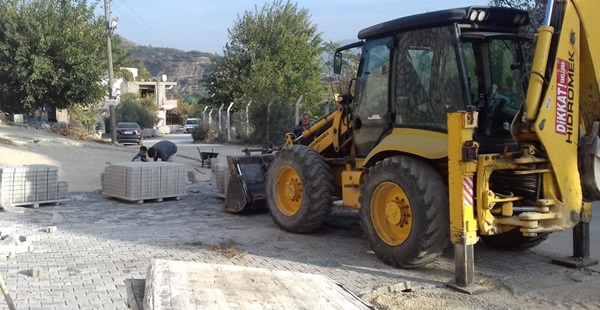 Samandağ’da fen işleri ekipleri çalışmaları hızlandırdı