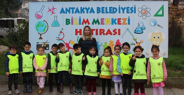 BİLİM MERKEZİ MERAKLI MİNİKLERİ AĞIRLIYOR