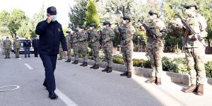 Bakan Akar Hatay sınırından Suriye’ye mesaj verdi