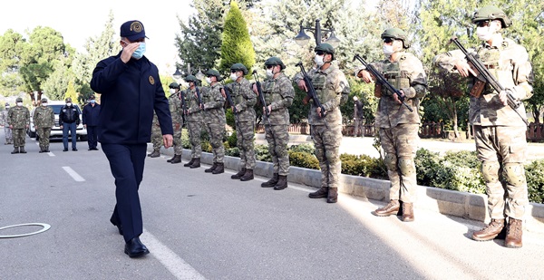 Bakan Akar Hatay sınırından Suriye’ye mesaj verdi