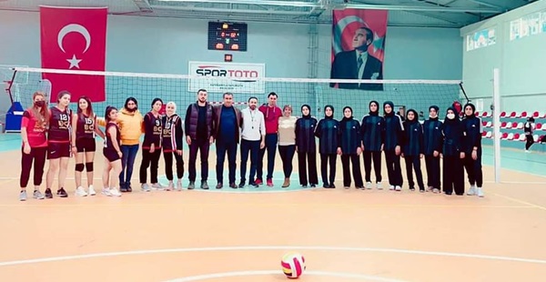 Altınözü’nde “El ele, gönül gönüle” voleybol turnuvası