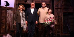 HATAYLILARDAN ‘BİR BABA HAMLET’E TAM NOT