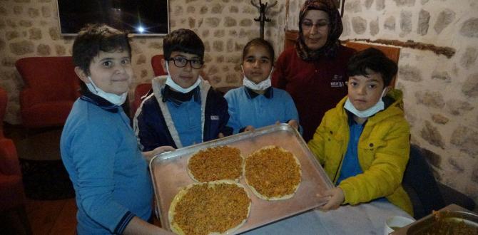 Çocuklar ‘katıklı ekmek atölyesinde’ hünerlerini sergiledi