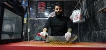Hataylı kasap 1 dakikada kağıt kebabı hazırlıyor