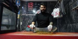 Hataylı kasap 1 dakikada kağıt kebabı hazırlıyor