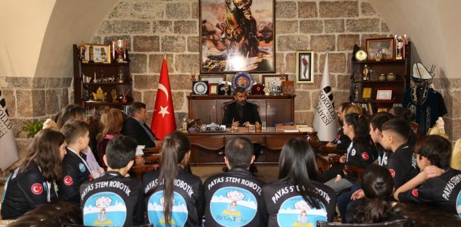 Ülkenin geleceğine yön verecek bireyler Payas Stem Yapay Zeka Merkezinde yetişiyor