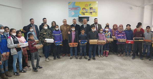 “Reyhanlı’da ihtiyaç sahiplerine kışlık giyecek yardımı”