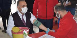 Başkan Sarı Miraç Ata için kan bağışladı