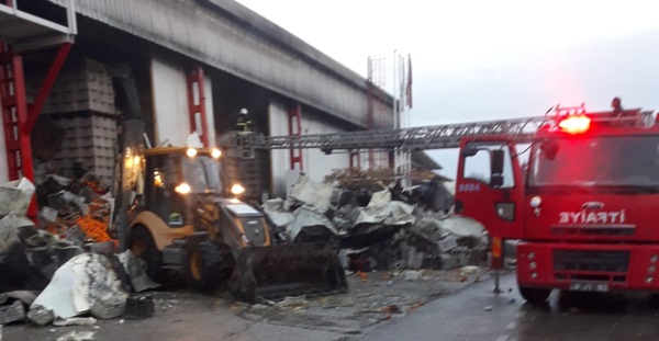 Erzin’deki fabrika yangınına hbb ekipleri anında müdahale etti