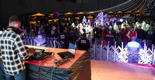 EXPO yeni yıl festivalinde renkli görüntüler